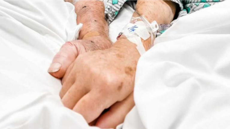 Estuvieron casados durante 70 años y murieron el mismo día antes de recibir la vacuna contra el COVID-19