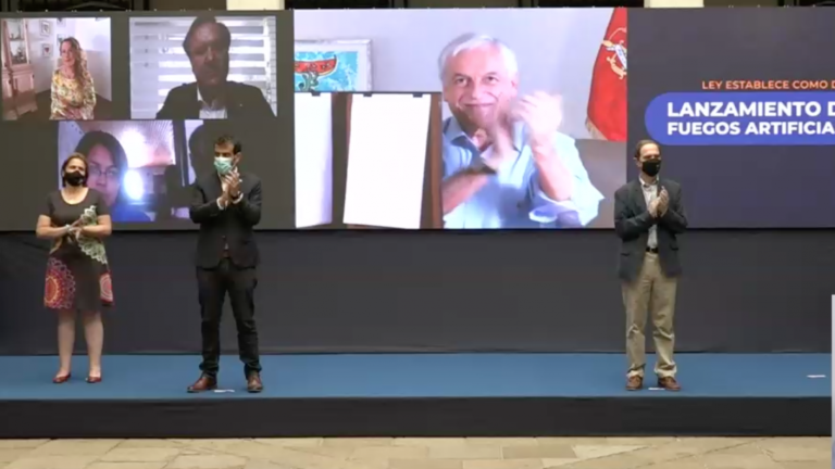 Ley que sanciona el mal uso de fuegos artificiales es promulgada por el presidente Piñera