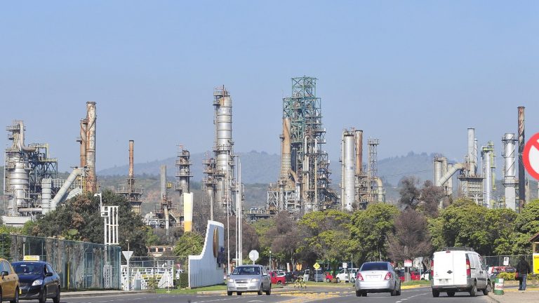 Una fuerte explosión en la refinería ENAP de Concón fue reportada