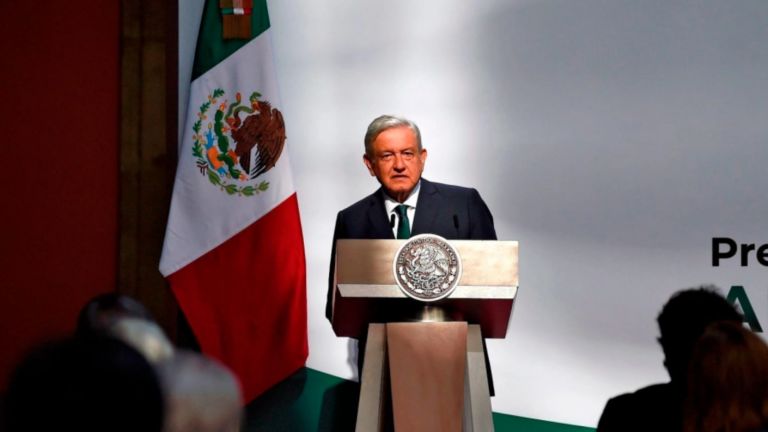 AMLO reaparece tras dar positivo a COVID-19: 