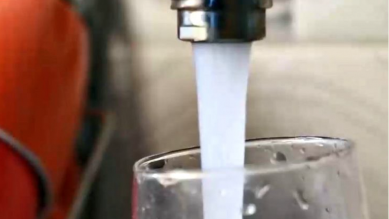 Alerta Amarilla: Intendencia hace un llamado a juntar agua en la Región Metropolitana