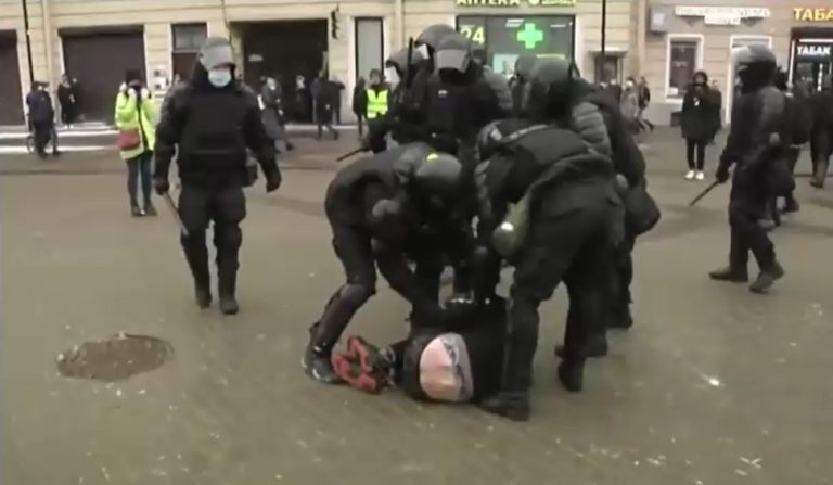 Más de 5 mil detenidos en Rusia tras manifestaciones en apoyo a Alexei Navalny