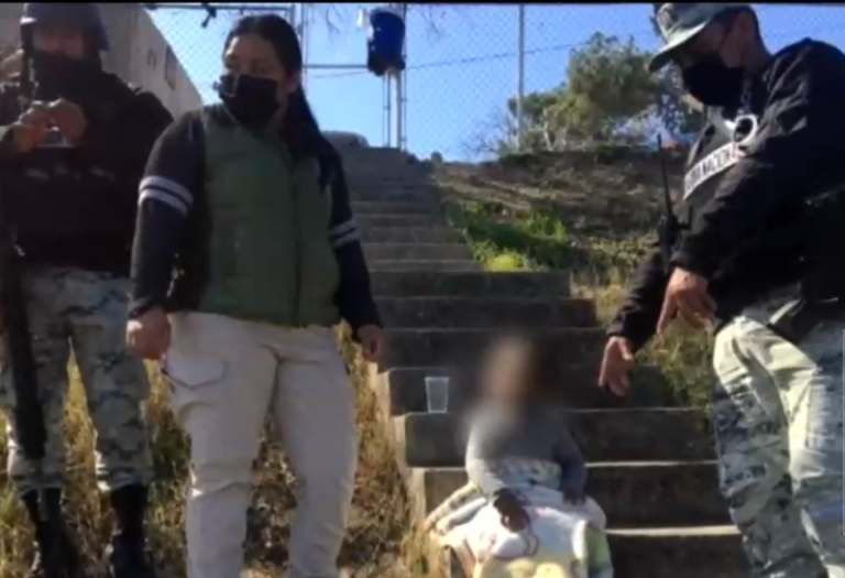 Rescatan a niña chilena que flotaba en un río en la frontera de México con EE.UU.