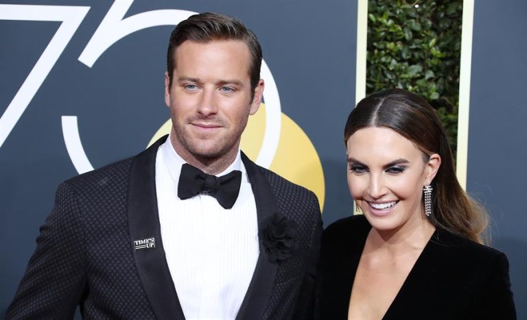 Ex esposa de Armie Hammer rompe el silencio y apoya 