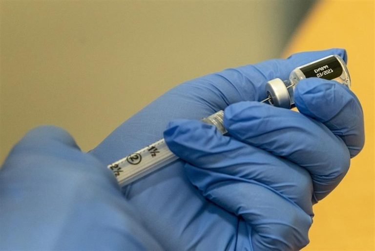 China descubrió 3 mil dosis de vacunas falsas y arrestó a más de 80 sospechosos