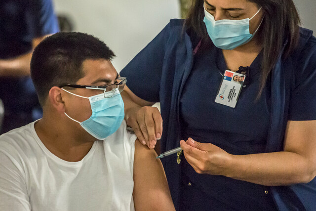Vacuna contra el COVID-19: Revisa dónde ir y qué se necesita para recibirla