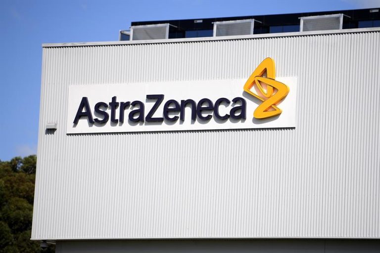 Investigación afirma que vacuna de Oxford/AstraZeneca disminuye transmisión del COVID-19