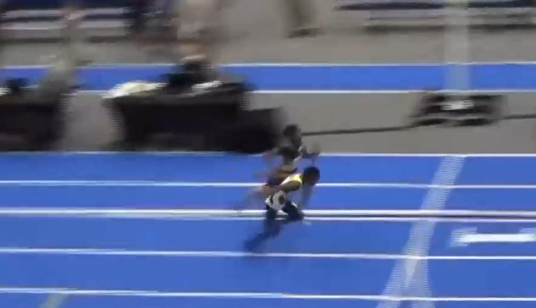 No corrió, voló: El impresionante registro de niño de 8 años que logró una remontada épica en segundos