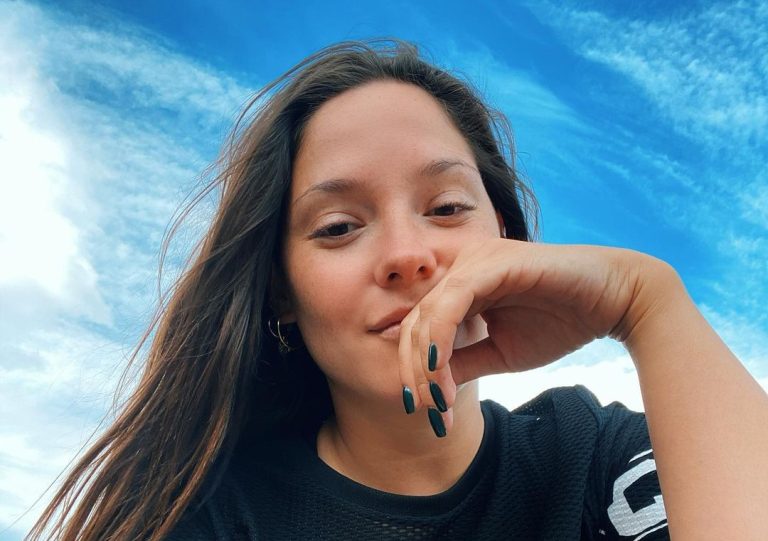 Kel Calderón llegó con maquinaria pesada y voluntarios a participar de limpieza en el Cajón del Maipo