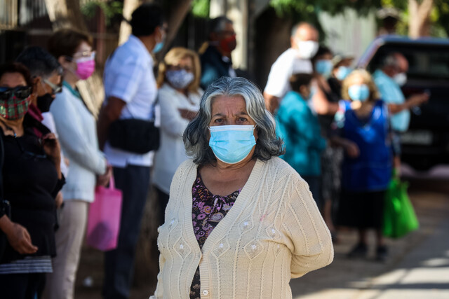 Antofagasta y Punta Arenas lideran: Revisa las 20 comunas con más casos activos en el país