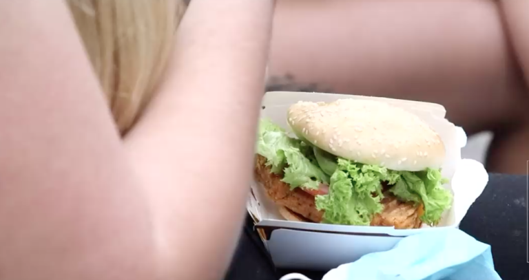 Chilenos subieron siete kilos en promedio durante la pandemia