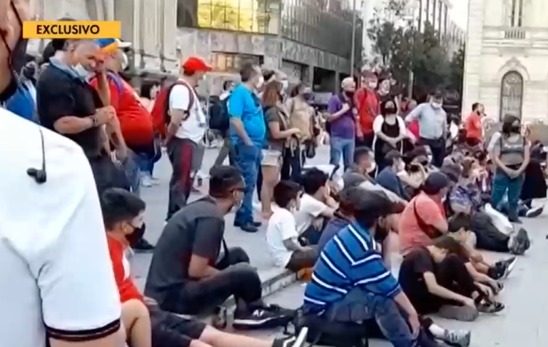 Alertan sobre show de comedia sin medidas sanitarias en Plaza de Armas