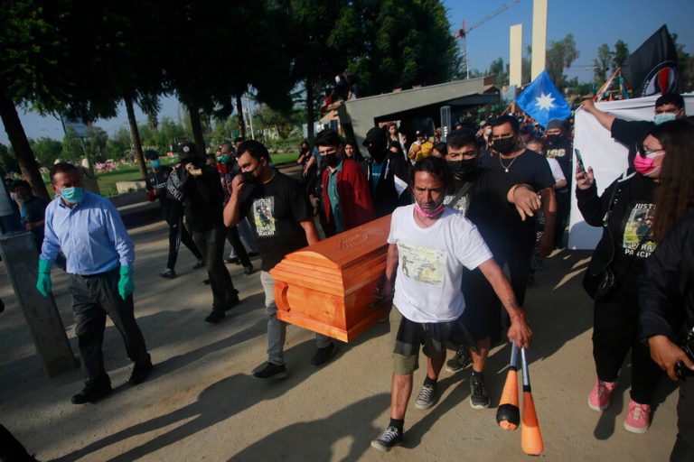 Féretro de Francisco Martínez es trasladado a cementerio de Puente Alto para realizar funeral