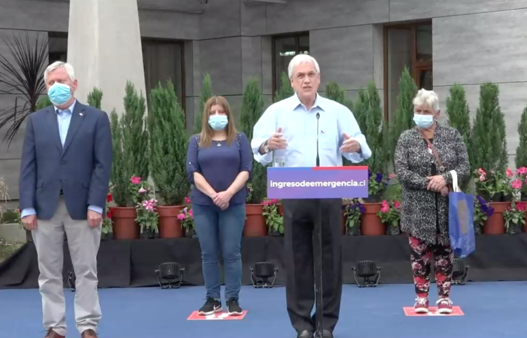 Piñera e inmigrantes en Colchane: 