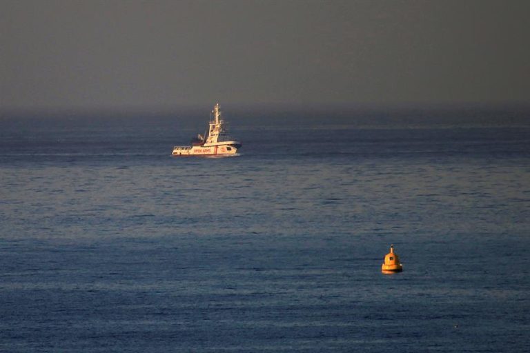200 migrantes fueron interceptados intentando escapar de Libia en bote de goma