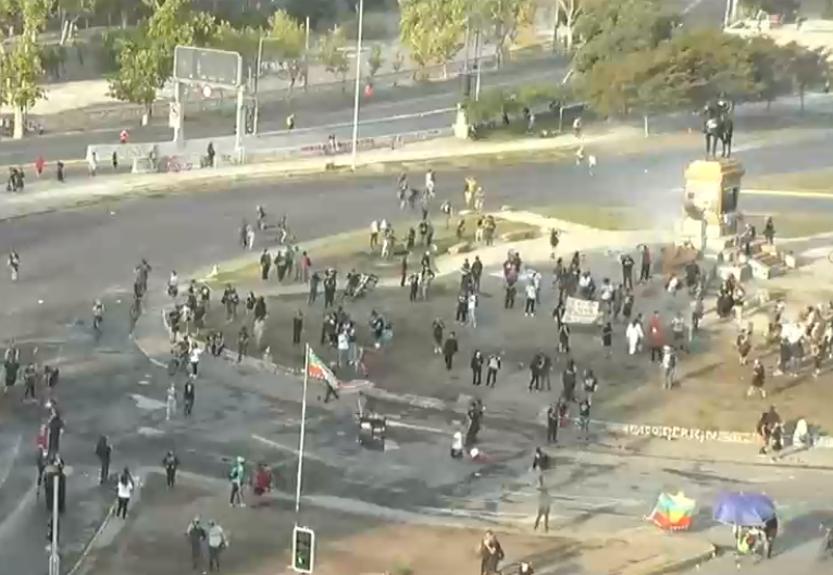 Metro cierra estaciones tras nuevas manifestaciones en Plaza Italia