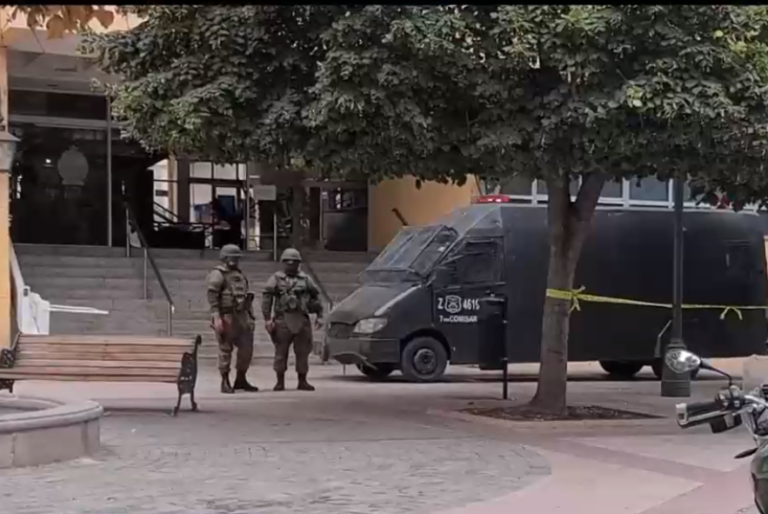 Adulto mayor irrumpió armado en la oficina del alcalde de Rancagua: Demanda mejoras en atención de salud