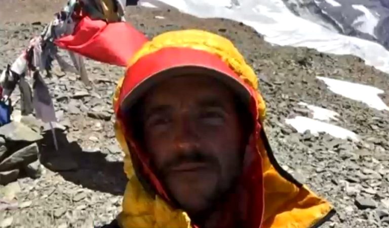 Familia de alpinista Juan Pablo Mohr se aferra a la esperanza de que esté en una caverna