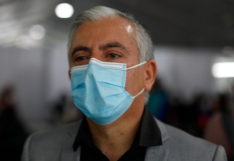 Colegio de Profesores rechaza aclaración de Palacios: 