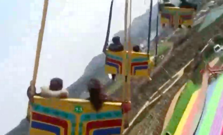 Sillas voladoras cayeron con pasajeros al piso en China