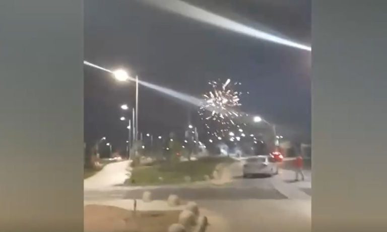 4 hinchas de Colo Colo fueron detenidos por lanzar fuegos artificiales en celebración fuera del Monumental