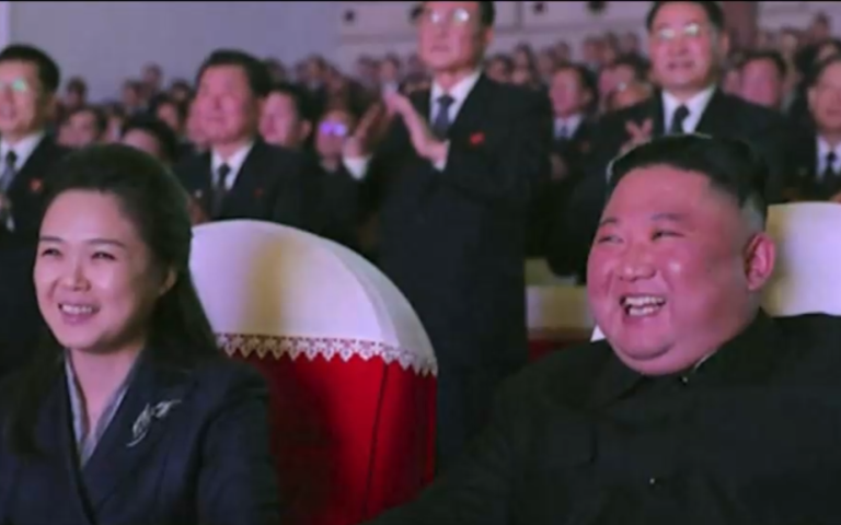 Entre especulaciones reaparece después de un año la esposa de Kim Jong-Un