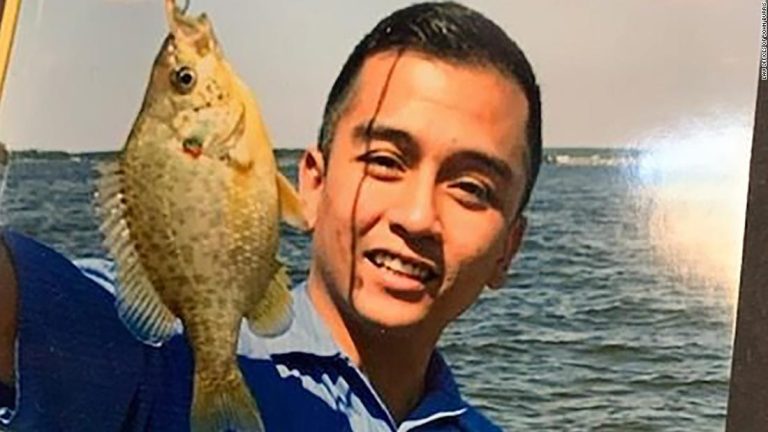 Policía de EE.UU. aplastó el cuello de un hombre por casi 5 minutos, quedó inconsciente y nunca más despertó