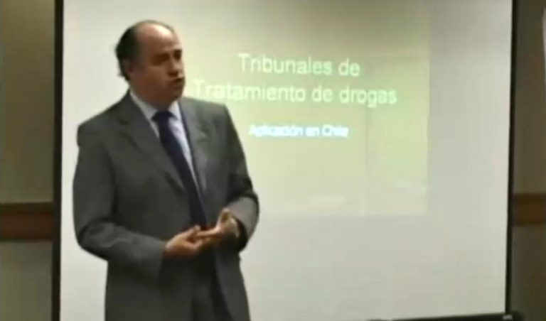 Ex fiscal que daba charlas para adictos fue formalizado por ingresar droga y celulares a la cárcel