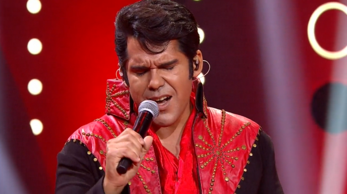 El rey del rock se hizo presente: Elvis Presley impactó con una impecable presentación