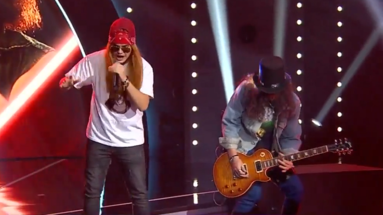 ¡Todos a la pista! Axl Rose & Slash lo dieron todo con su motivada presentación