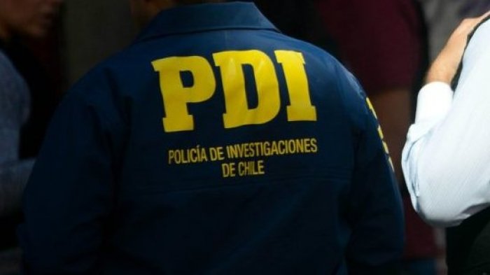 Vecinos desnudaron y amarraron a delincuentes que robaban un auto en Puente Alto