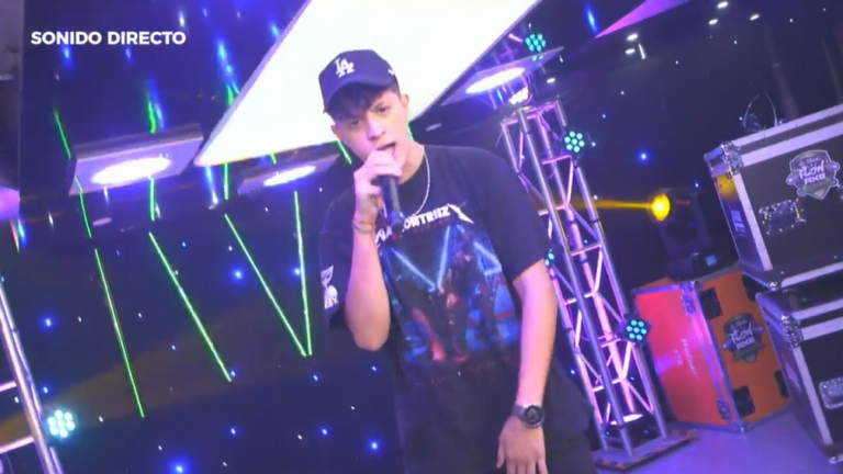 Con todo el Flow: Fesim y su enérgica interpretación en el escenario de El Gran Flow