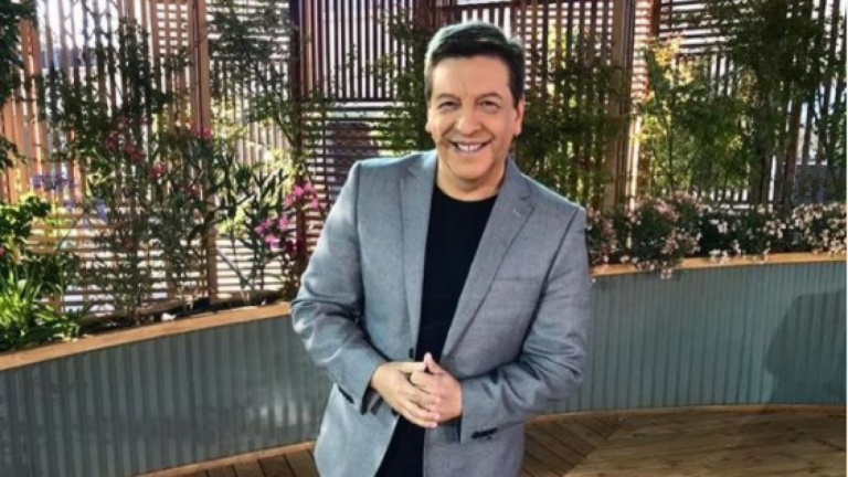 Un hijo ejemplar: La cariñosa fotografía de Julio César que enterneció las redes sociales