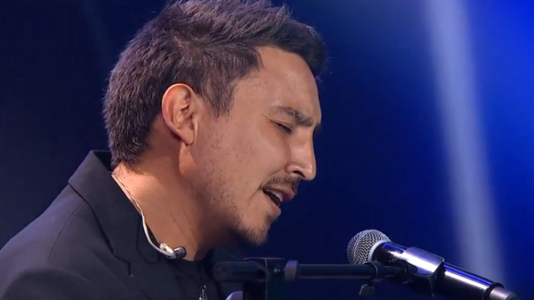 Con toda elegancia: Alejandro Sanz encantó al jurado con su presentación