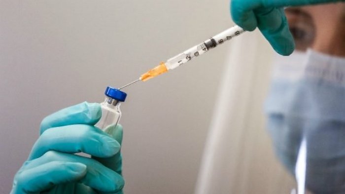 Polémica por vacunación: Jefe de extranjería declaró que migrantes podrán vacunarse con Fonasa A