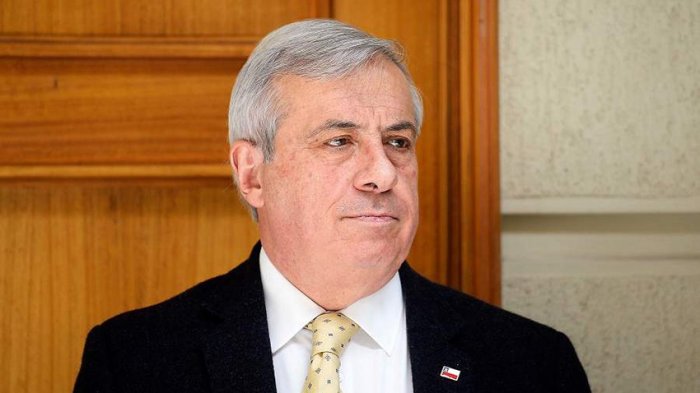 El tuit de Jaime Mañalich que encendió debate sobre vacuna para migrantes