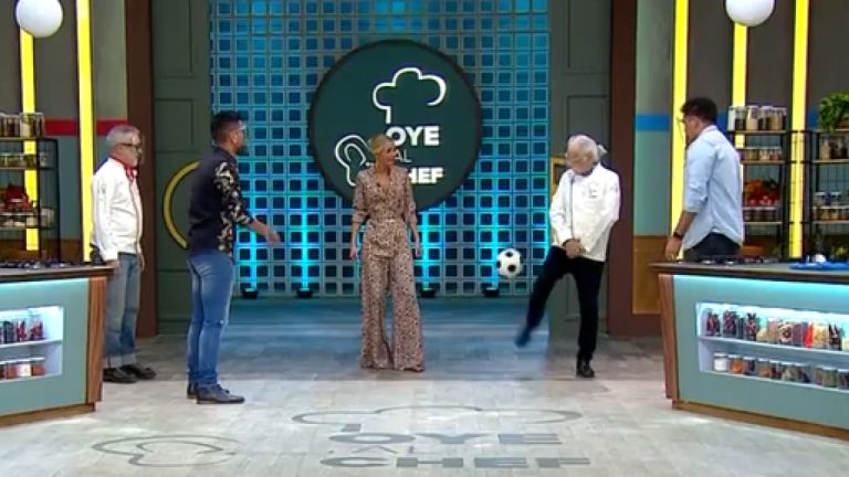 ¡Qué no toque el suelo! Los ex futbolistas mostraron todo su talento en Oye Al Chef