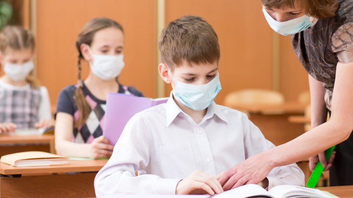 Municipios piden postergar vuelta a clases para asegurar medidas sanitarias