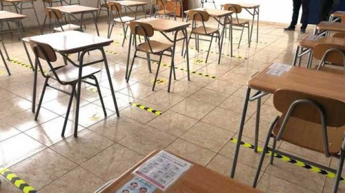 Polémica por el retorno a clases presenciales en marzo: Alcaldes y profesores se oponen