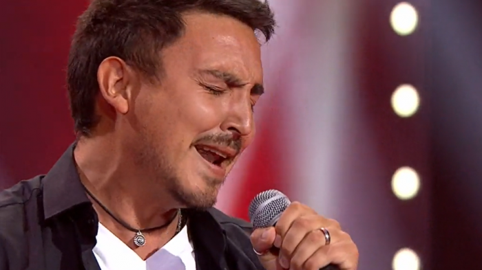 Un clásico: Alejandro Sanz realizó una apasionada interpretación de 