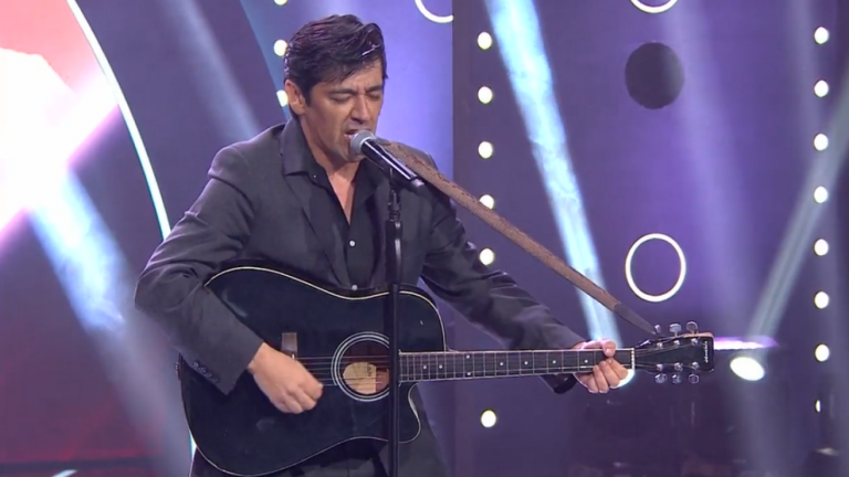 Un poco desordenado: Elvis Presley lo dio todo en el escenario de Yo Soy