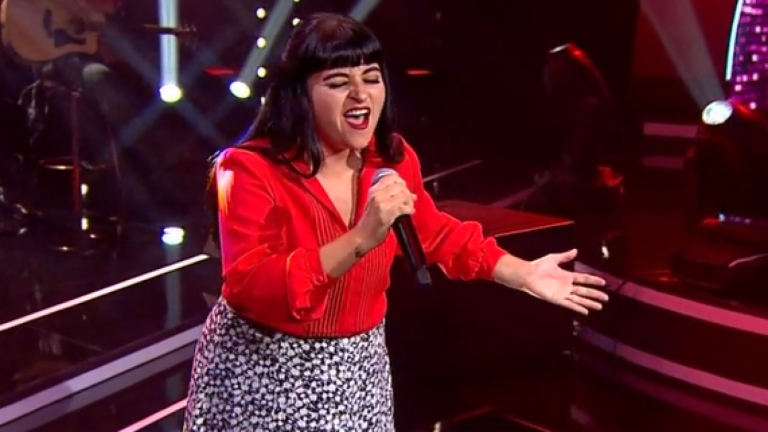 Siguió los consejos: Mon laferte logró avanzar a la última etapa del repechaje