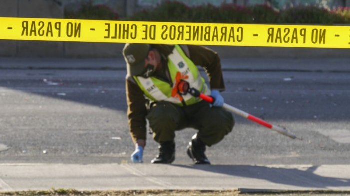 Conducían a exceso de velocidad: Niña murió tras caída de semáforo por choque automovilístico en Renca