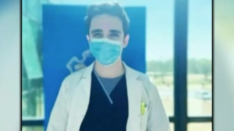 Un paciente murió: Joven de 19 años se hizo pasar por médico y es detenido por al menos cuatro delitos