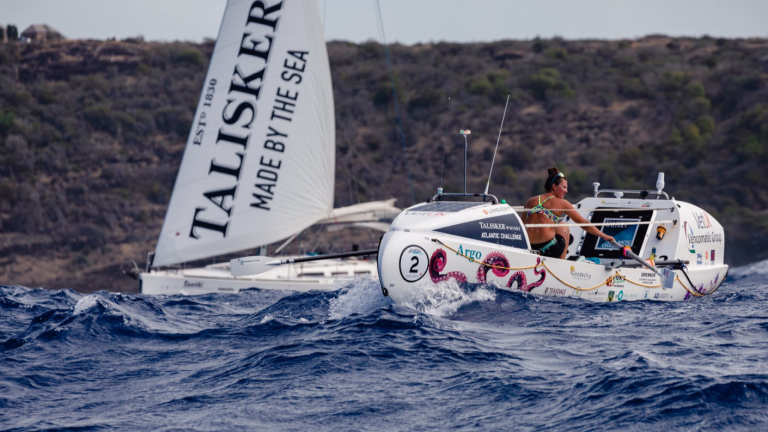 Récord mundial: Mujer de 21 años se convirtió en la persona más joven en cruzar un océano remando