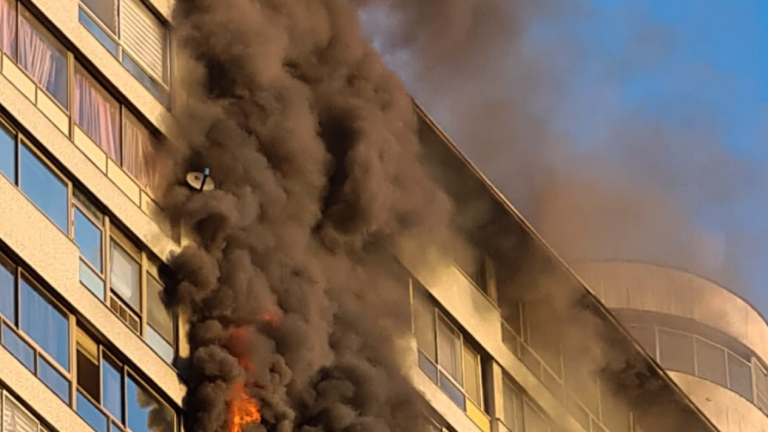 Bomberos confirma hallazgo de cádaver en incendio que afectó a las torres de Carlos Antúnez