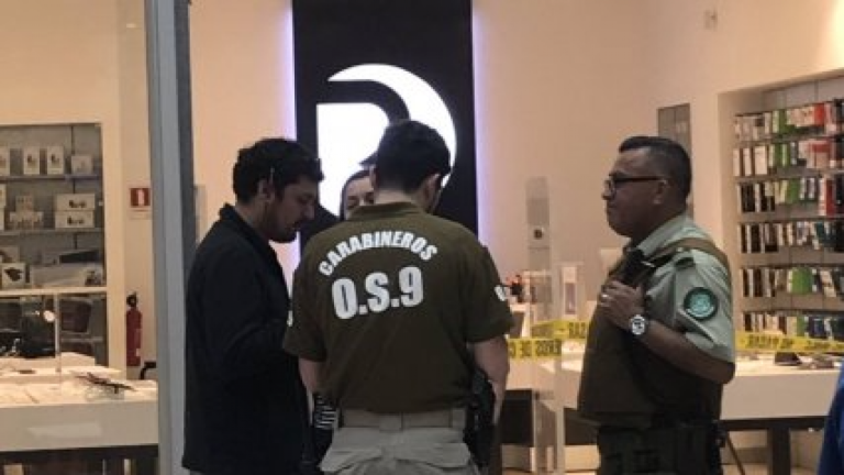 Violento asalto: Hombre tomó a un rehén en el Mall Plaza Oeste