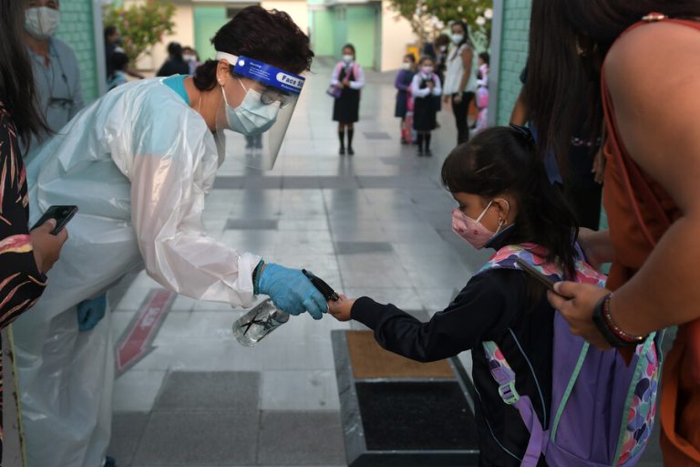 Primera jornada escolar: 60% de los alumnos de Las Condes iniciaron sus clases presencialmente