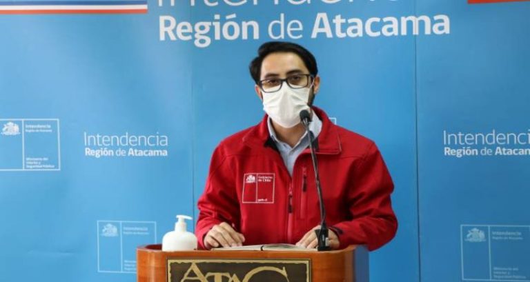 Tras filtración de fotos en reunión social: Seremi de Salud de Atacama renunció al cargo