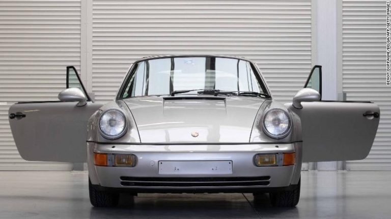Puede llegar hasta los 260 km por hora: Subastan Porsche 911 de Diego Maradona